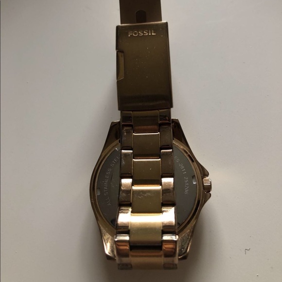 Rose gold fossil watch - Picture 3 of 3